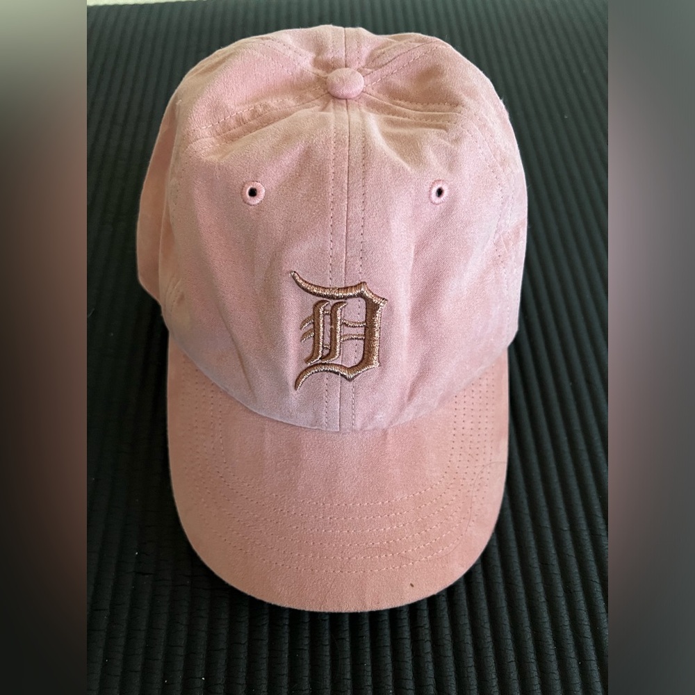 Authentic Detroit Tigers Baseball Hat - Light Pink